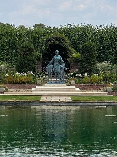 Diana, Princess of Wales Memorial Statue